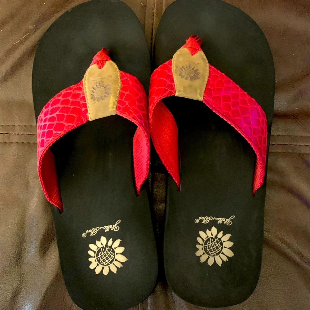 Yellow Box flip flops. Size 8